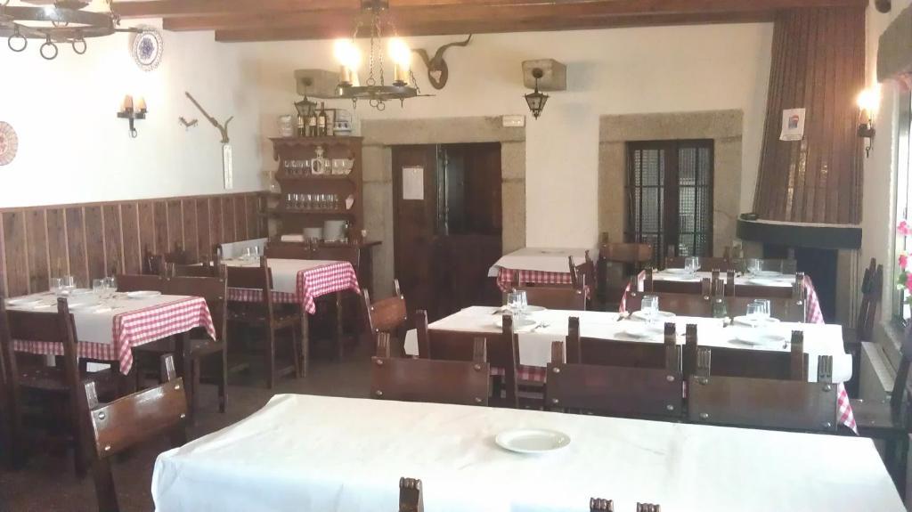Hostal Restaurante El Chato El Barraco Exterior photo